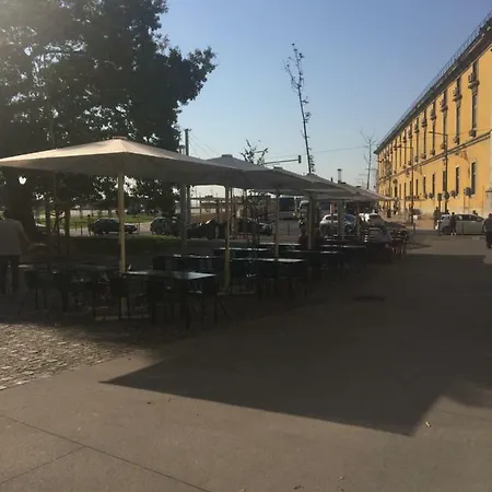Riverside Downtown Deluxe Apartman